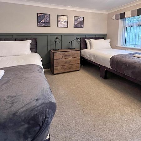 Blunsdon Lodge - Spacious Bungalow, High Speed Wi-Fi, Free Private Parking, Garden Свіндон Екстер'єр фото