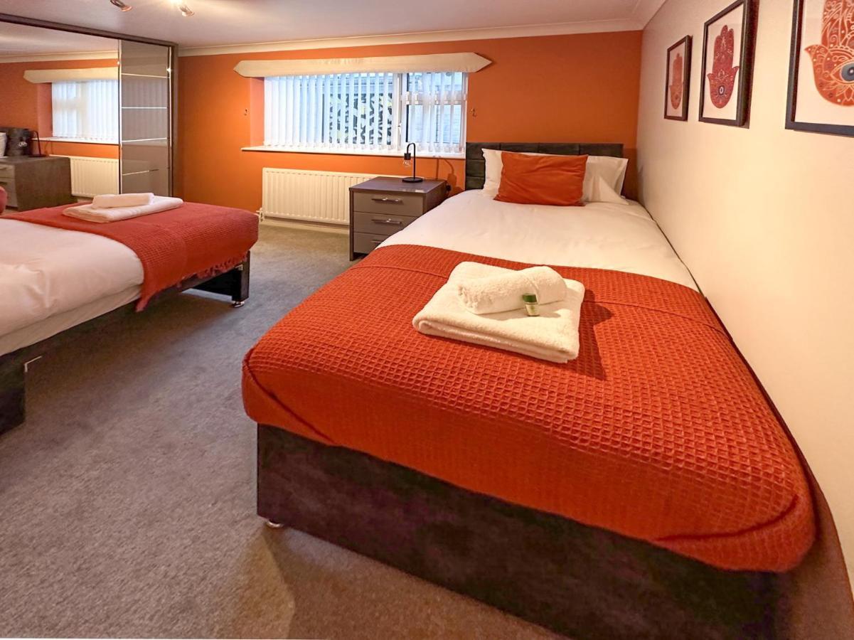 Blunsdon Lodge - Spacious Bungalow, High Speed Wi-Fi, Free Private Parking, Garden Свіндон Екстер'єр фото