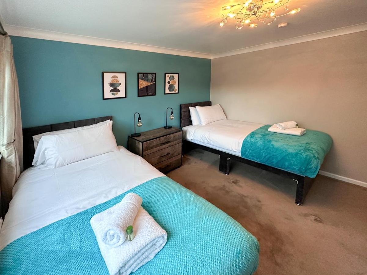 Blunsdon Lodge - Spacious Bungalow, High Speed Wi-Fi, Free Private Parking, Garden Свіндон Екстер'єр фото
