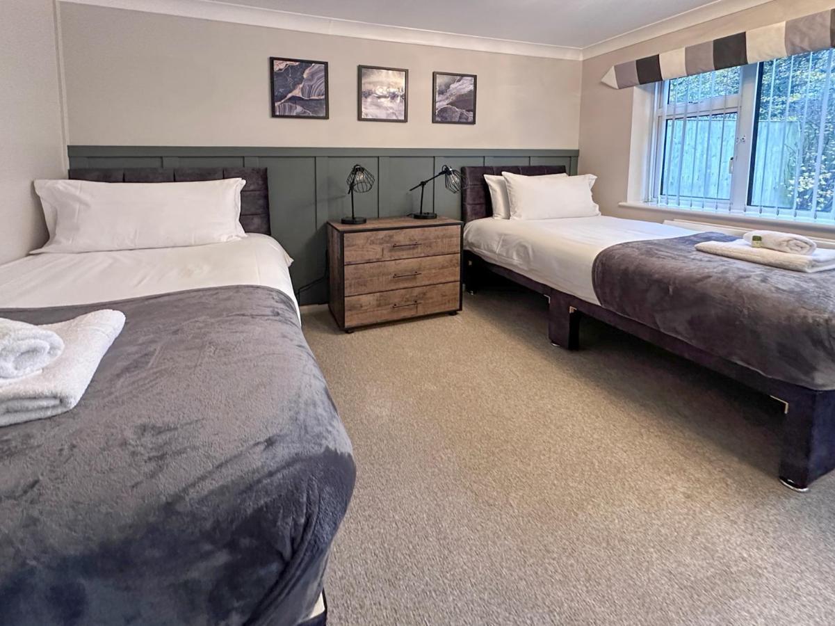 Blunsdon Lodge - Spacious Bungalow, High Speed Wi-Fi, Free Private Parking, Garden Свіндон Екстер'єр фото