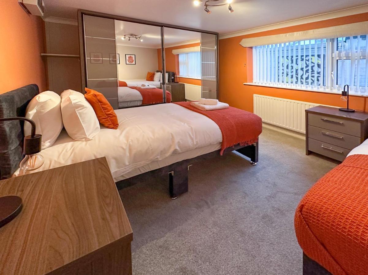 Blunsdon Lodge - Spacious Bungalow, High Speed Wi-Fi, Free Private Parking, Garden Свіндон Екстер'єр фото